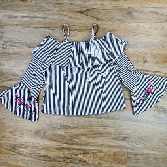 🔺️BCX Striped Off Shoulder Embroidered Floral Bell Sleeve Top Small - Picture 4 of 12